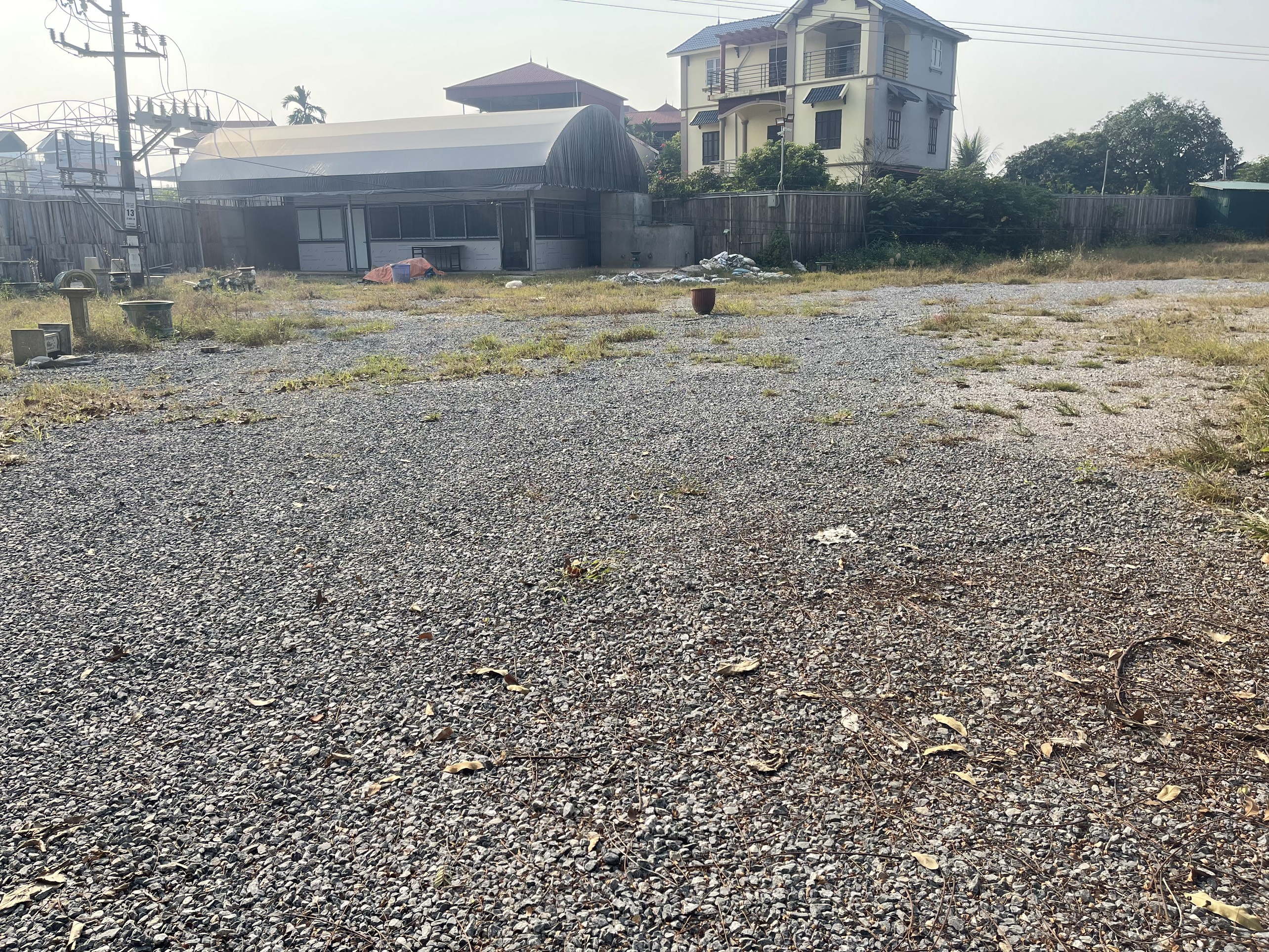 Cho thuê 2.500m2 đất trống xã Đa Tốn